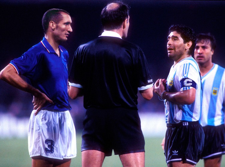 3Chiellini-Maradona-marte