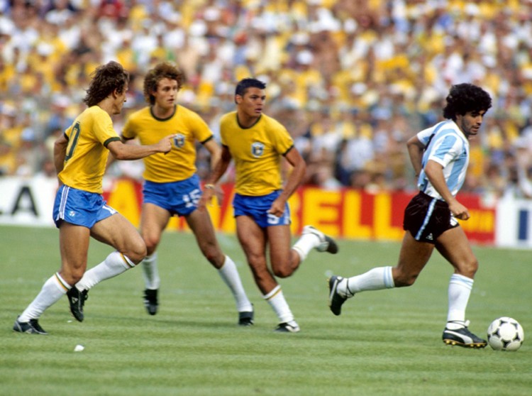 5Luiz-Silva-Maradona-marte