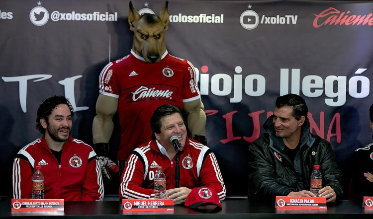 sdut-xolos-soccer-tijuana-miguel-herrera-introduced-2015dec01
