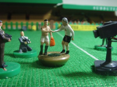 subbuteo handshake